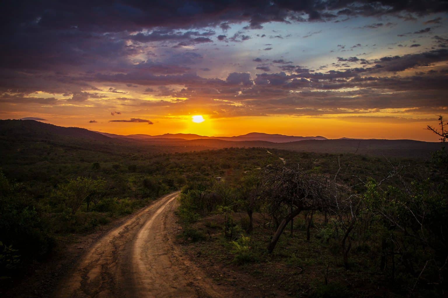 tips-for-driving-on-dirt-roads-ltrent-driving-school